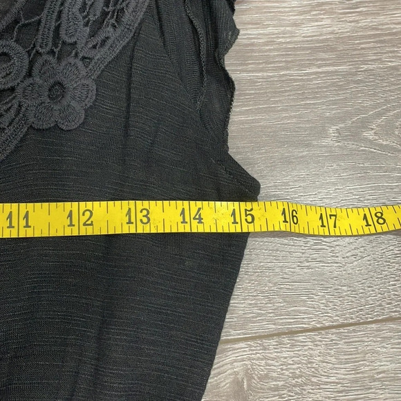 NWT Cable & Gauge Black Ruffled Sleeve Embroidered Neckline Peplum Top PS - Picture 12 of 16